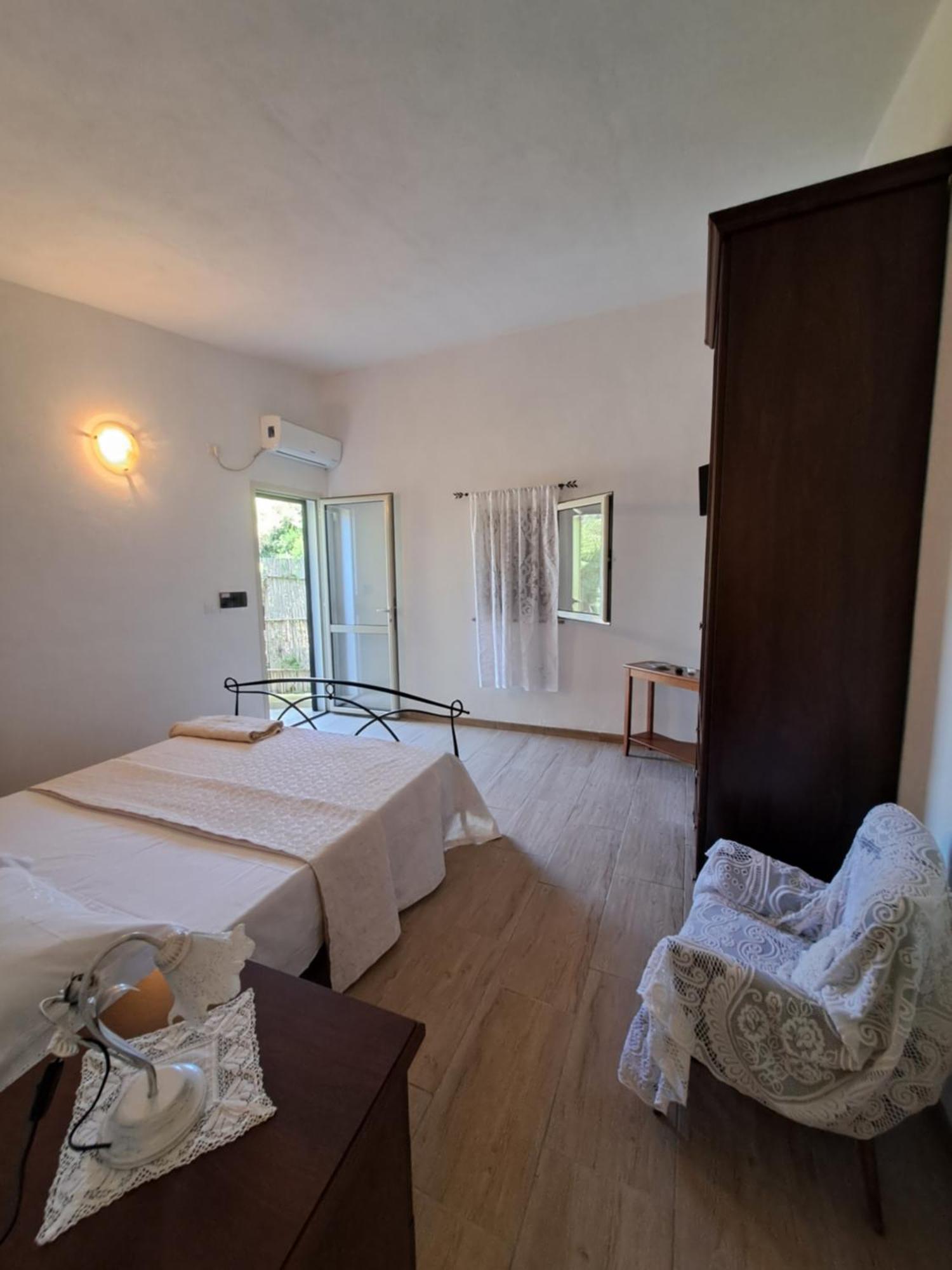 B&B Li Salcuneddi Aglientu Bilik gambar